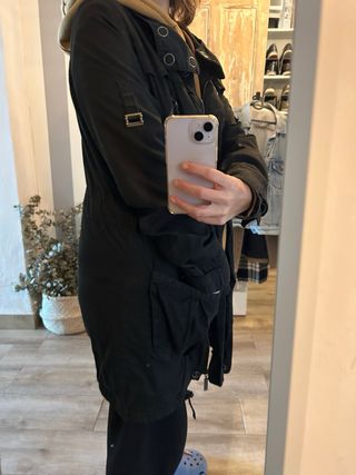 Gabardina juvenil casual negra