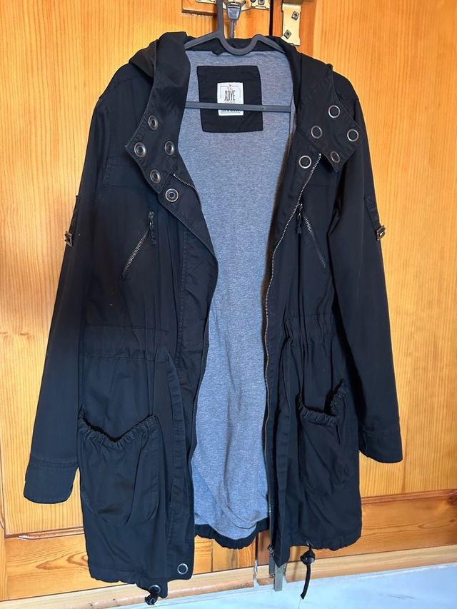 Gabardina juvenil casual negra