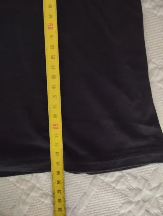 Camiseta negra con espalda de lentejuelas