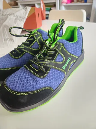 Zapatos de trabajo BeeWork azules y verdes