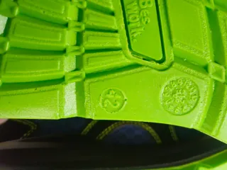 Zapatos de trabajo BeeWork azules y verdes