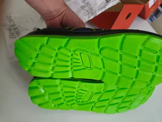 Zapatos de trabajo BeeWork azules y verdes