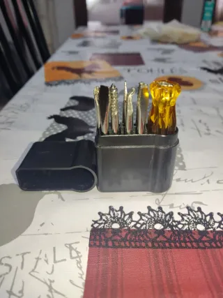 Destornillador con puntas intercambiables