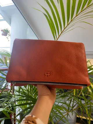 Bolso de mano naranja con cremallera