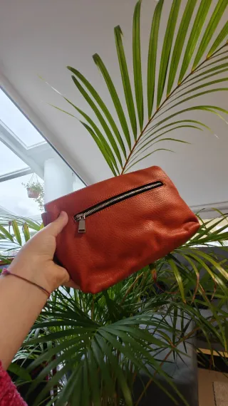 Bolso de mano naranja con cremallera