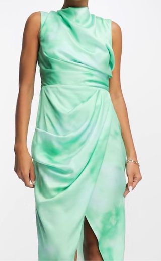 Vestido midi verde drapeado con falda cruzada