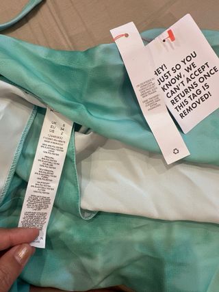 Vestido midi verde drapeado con falda cruzada