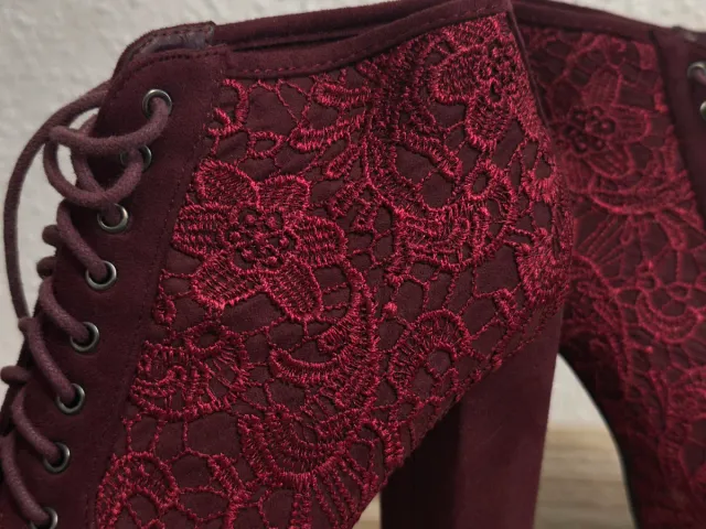 Botines plataforma granates con encaje