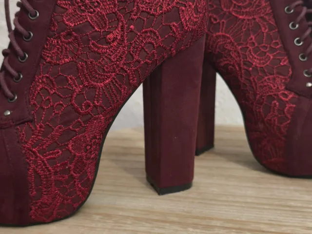 Botines plataforma granates con encaje