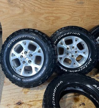 4 Llantas y 6 gomas BFGoodrich, 16”