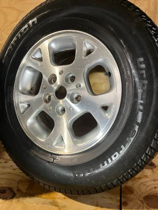 4 Llantas y 6 gomas BFGoodrich, 16”