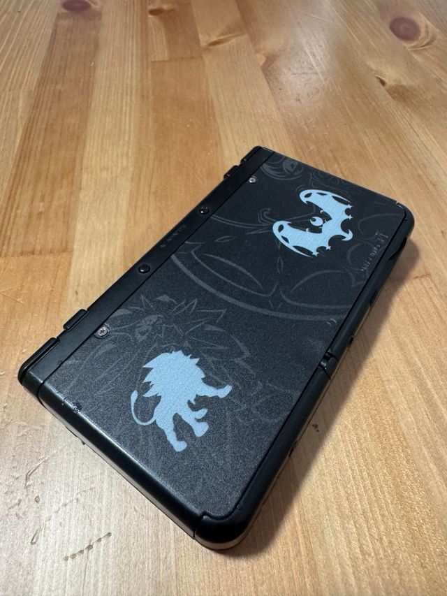 New Nintendo 3DS Edición Solgaleo/Lunala