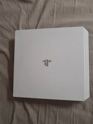 Ps4 Pro Bianco + 2 Joystick
