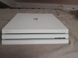 Ps4 Pro Bianco + 2 Joystick
