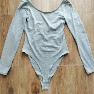 Body gris manga larga