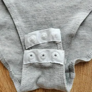 Body gris manga larga