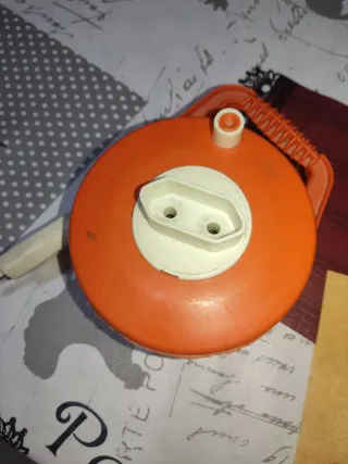 Carrete alargador cable eléctrico naranja
