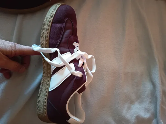 Zapatillas casual rojas y blancas