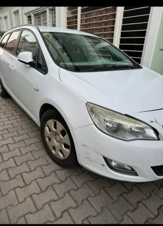 Opel Astra 2012