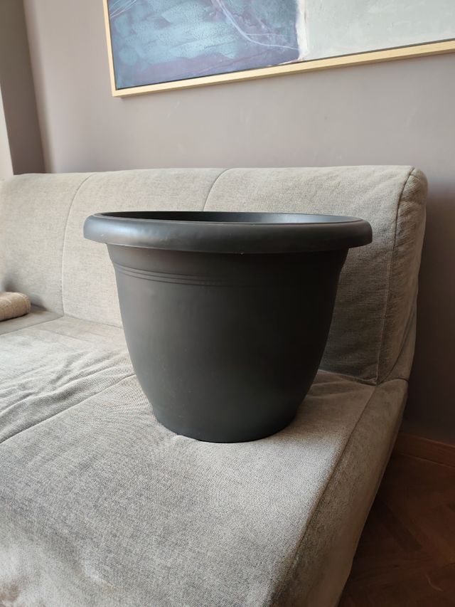 Macetero resina gris oscuro nuevo