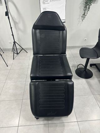 Camilla de tatuajes TAT SOUL en buenas condiciones