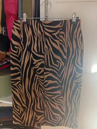 Falda estampada cebra beige y negra
