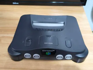 Console Nintendo 64 + 2 controller e gioco
