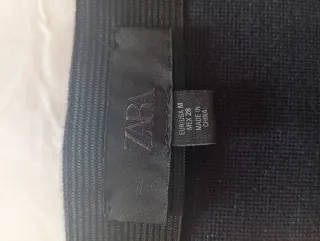 Falda azul marino con detalle beige