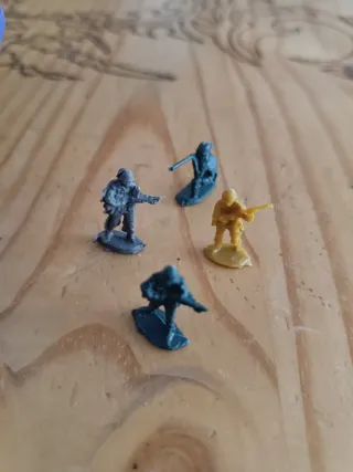 Soldatini di plastica (vari colori)