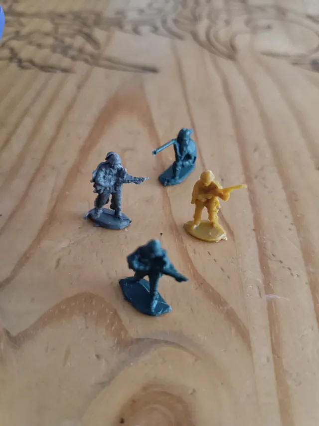 Soldatini di plastica (vari colori)