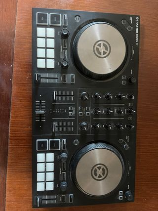 Mesa de mezclas TRAKTOR KONTROL S2