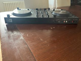 Mesa de mezclas TRAKTOR KONTROL S2