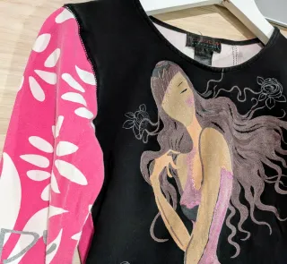 Camiseta manga larga con estampado de mujer