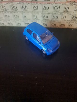 Coche de juguete Toyota Yaris azul