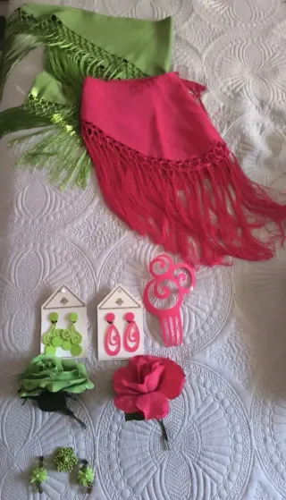 Complementos Flamenca: Mantón y Flores