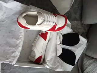 Zapatillas SHAPER rojas y blancas