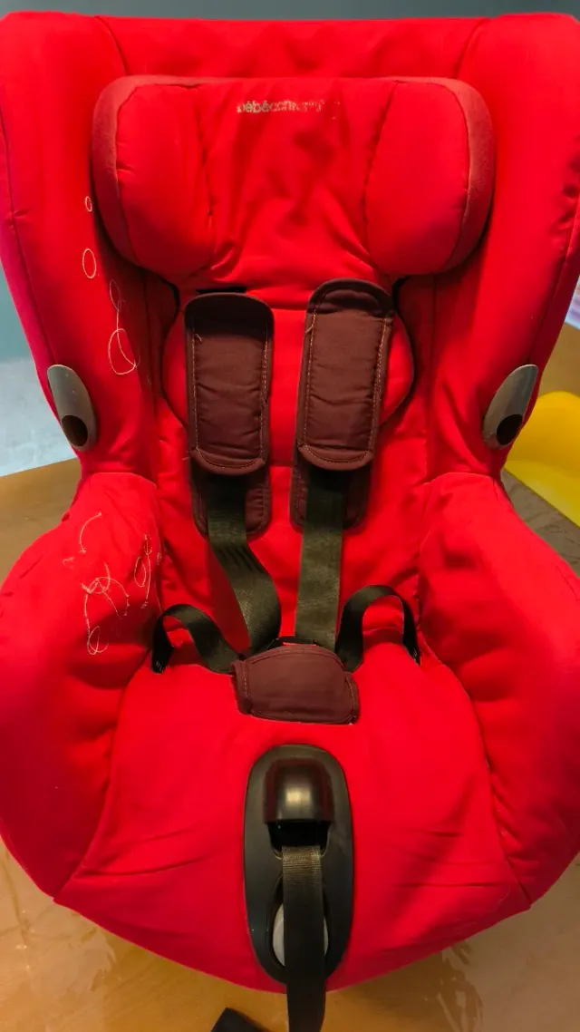Silla Bebè Confort Axiss Giratoria Roja