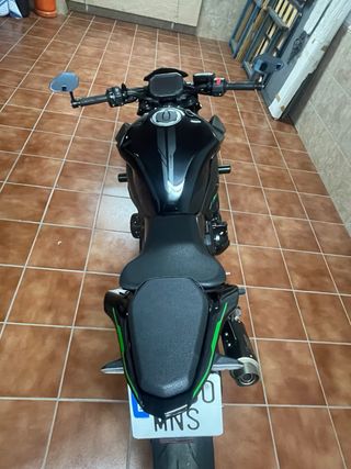 Kawasaki Z900 A2 2024 algo negociable