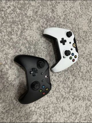 2 Mandos Xbox Blanco y Negro