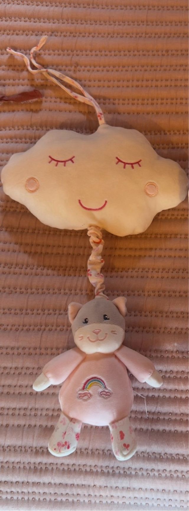 Móvil musical para bebé nube y osito