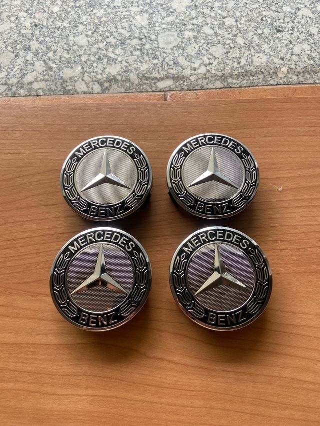 4 Tapabujes Mercedes Benz 75mm negro plata