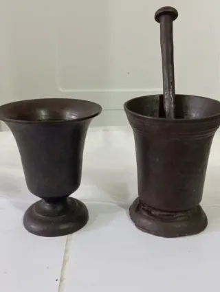 Antiguos almireces de hierro