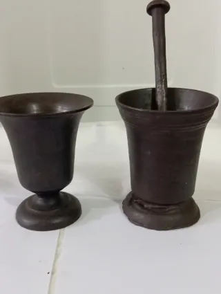 Antiguos almireces de hierro