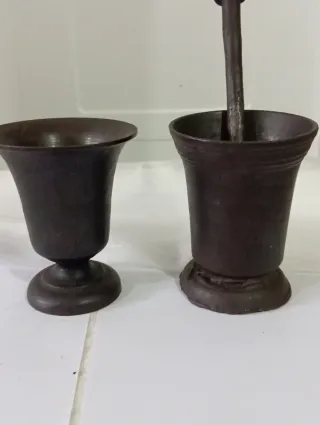 Antiguos almireces de hierro