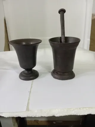 Antiguos almireces de hierro