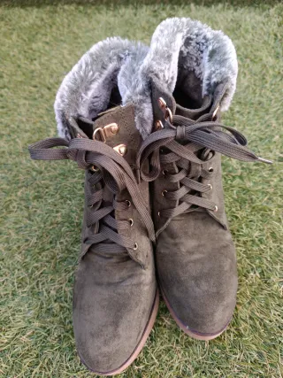 Botín tacón mujer verde kaki con pelo talla 41