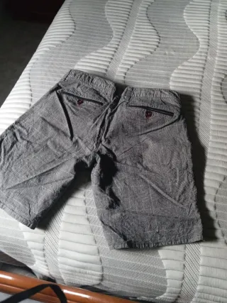 Pantalón corto unisex gris