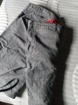 Pantalón corto unisex gris