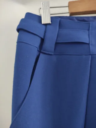 Falda midi azul con bajo estampado