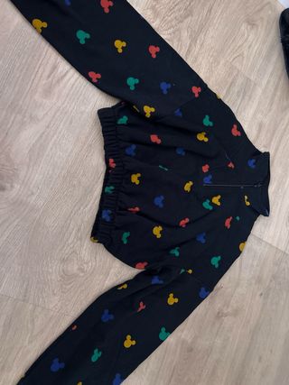 Conjunto Bershka estampado Mickey Mouse